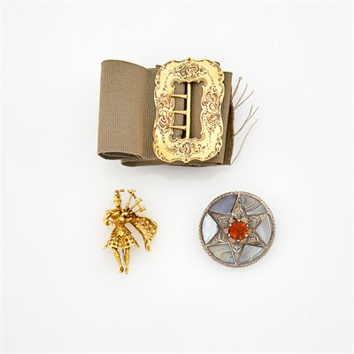 Lot 1209 - Antique Scottish Agate Pendant-Brooch, Antique Gold Belt Buckle and Gold Brooch