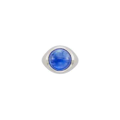 Lot 45 - Harry Winston Gentleman's Platinum and Cabochon Sapphire Gypsy Ring