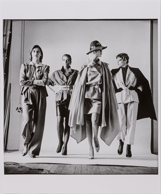 Lot 105 - NEWTON, HELMUT (1920-2004) Sie Kommen, Paris,...
