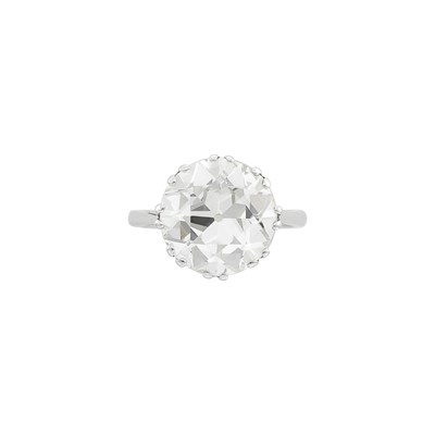 Lot 34 - White Gold and Diamond Ring