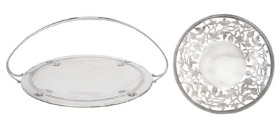 Lot 51 - International Sterling Silver Cake Stand 20th...