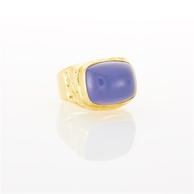 Lot 10 - Gold and Blue Chalcedony Ring