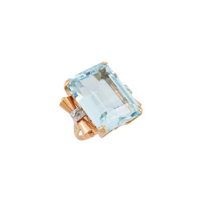 Lot 33 - Gold, Platinum, Blue Topaz and Diamond Ring