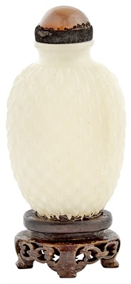 Lot 1 - A Chinese White Jade Snuff Bottle 18th/19th...
