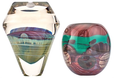 Lot 300 - Michael Pavlik Hand-Blown Glass Paperweight...