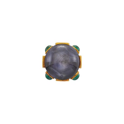 Lot 84 - David Webb Hammered Gold, Purple Star Sapphire and Cabochon Emerald Ring