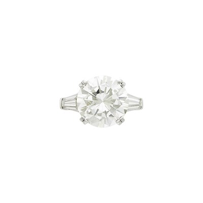 Lot 50 - Platinum and Diamond Ring