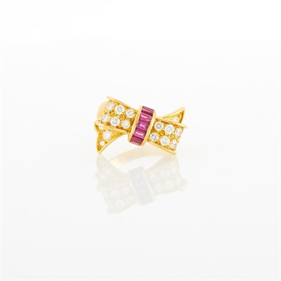 Lot 204 - Tiffany & Co. Gold, Diamond and Ruby Bow Ring