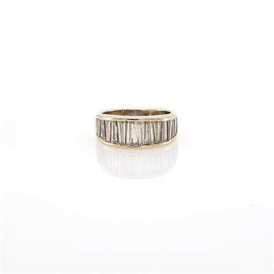 Lot 1116 - White Gold and Diamond Ring