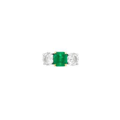 Lot 96 - Harry Winston Platinum, Gold, Emerald and Diamond Ring