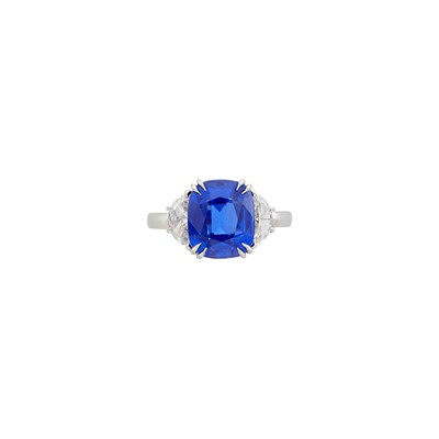 Lot 103 - Harry Winston Platinum, Sapphire and Diamond Ring