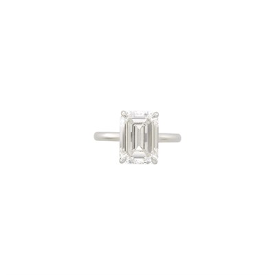 Lot 146 - Platinum and Diamond Ring