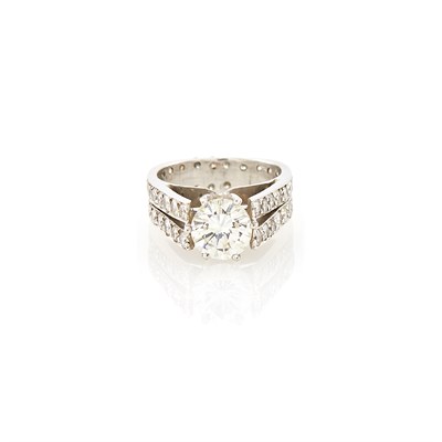 Lot 1110 - Platinum and Diamond Ring