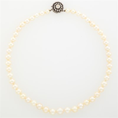 Lot 133 - Cultured Pearl Necklace with Antique Silver, Gold and Diamond Clasp