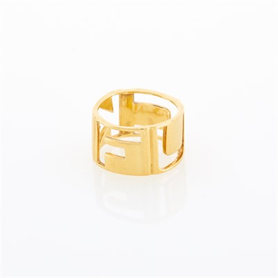 Lot 68 - Gold Word Band Ring