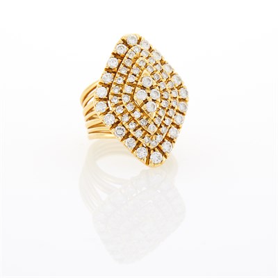 Lot 191 - Gold and Diamond Ring