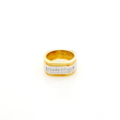 Lot 206 - Two-Color Gold and Diamond Ring
