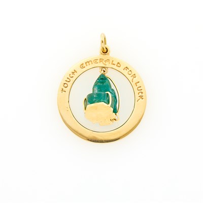 Lot 12 - Trabert & Hoeffer Gold and Carved Emerald Bird Charm