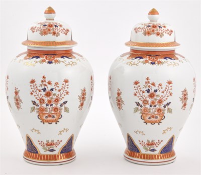 Lot 207 - Pair of Mottahedeh Chinese Style Transfer...