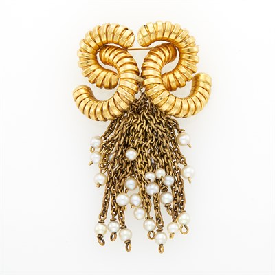 Lot 143 - Gold and Cultured Pearl Fringe Brooch