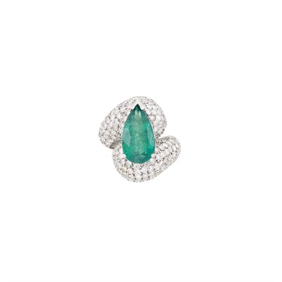 Lot 1048 - White Gold, Emerald and Diamond Crossover Ring