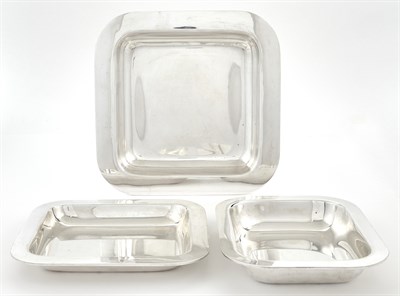 Lot 184 - Set of Three Italian Silver Serving Bowls 20th...