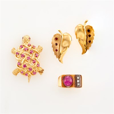 Lot 41 - Gold and Ruby Turtle Brooch, Pair of Gold and Garnet Leaf Earclips and Gold, Synthetic Star Ruby and Diamond Ring
