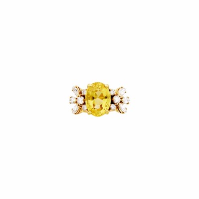Lot 94 - Gold, Yellow Sapphire and Diamond 'Bee' Ring