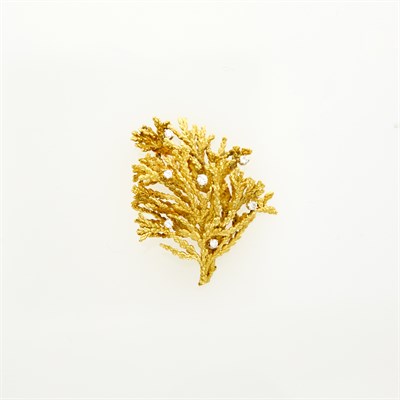 Lot 160 - Gold and Diamond Kelp Brooch