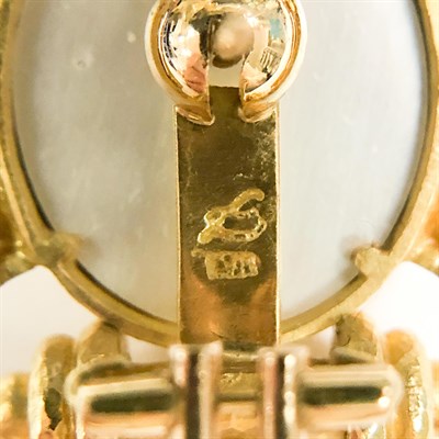 Lot 138 - Elizabeth Locke Pair of Hammered Gold, Venetian Green Glass Cameo, Mother-of-Pearl and Labradorite Earclips