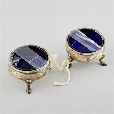 Lot 5 - 2 Silver Plated Bowls with glass inserts