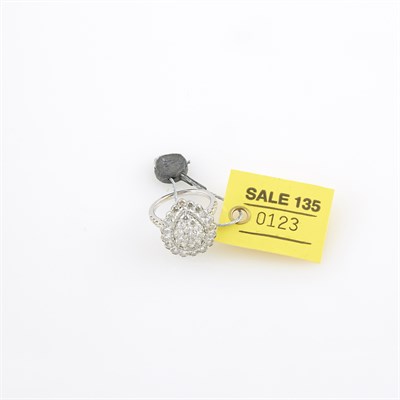 Lot 123 - Diamond Ring, 89 diamonds about 2.45 cts., 18K...