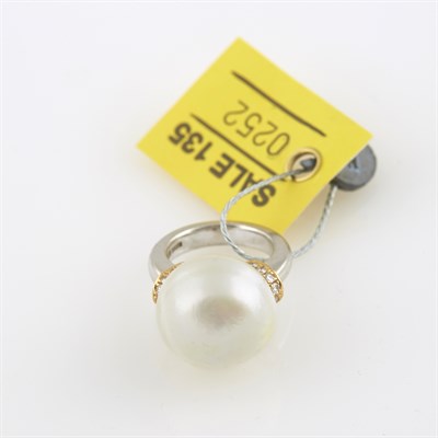 Lot 252 - Diamond and Bead Ring, 16 diamonds, Platinum...