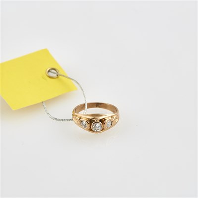 Lot 609 - Diamond Ring, 3 diamonds about 0.50 ct., 10K 2...