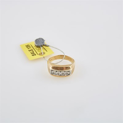 Lot 634 - Diamond Ring, 5 diamonds about 0.60 ct., 14K 8...