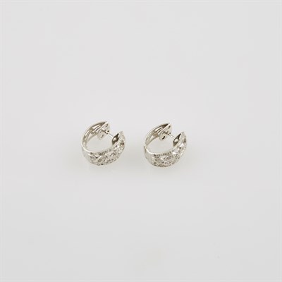 Lot 669 - Two Diamond Earrings, 18K 5 dwt., stone missing
