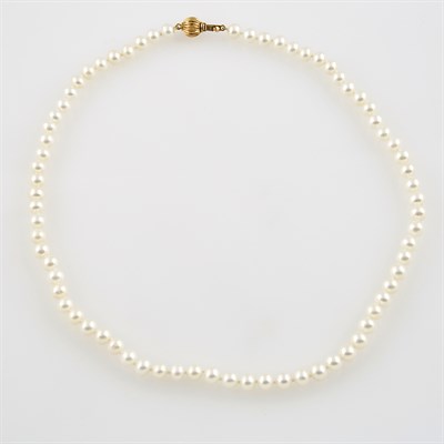 Lot 672 - Bead Necklace with gold clasp attached, 14K