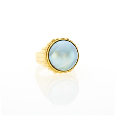Lot 1273 - Gold and Gray Mabé Pearl Ring