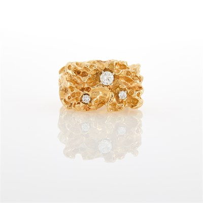 Lot 1101 - Gentleman's Gold and Diamond Abstract Ring