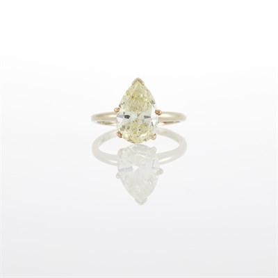 Lot 1060 - White Gold and Diamond Ring