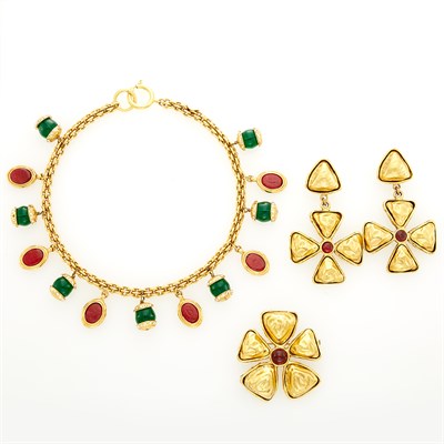 Lot 258 - Chanel Gilt-Metal, Gripoix, Strass and Glass Bead Finge Necklace, Brooch and Pair of Pendant-Earclips
