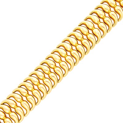 Lot 132 - Gold Link Bracelet