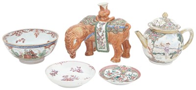 Lot 106 - Group of Chinese Export Porcelain Articles...
