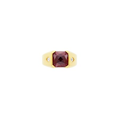 Lot 1210 - Black Starr & Frost, Peregrina Gold and Garnet Ring