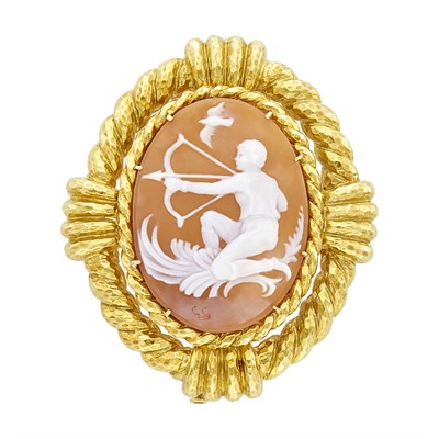 Lot 69 - David Webb Hammered Gold and Shell Cameo Pendant Clip-Brooch