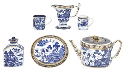 Lot 1043 - A Group of Chinese Export Blue and White...