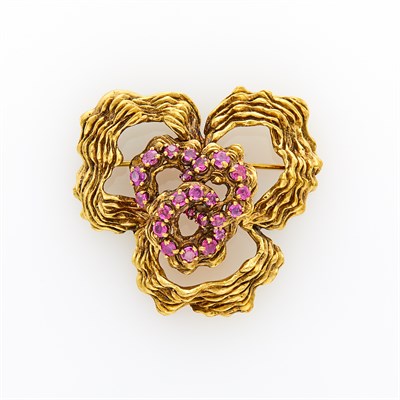 Lot 27 - Tiffany & Co. Gold and Ruby Ribbon Brooch