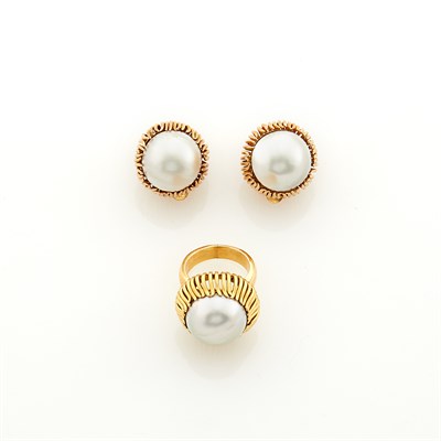 Lot 102 - Pair of Rose Gold and Mabé Pearl Earclips and Gold and Mabé Pearl Ring