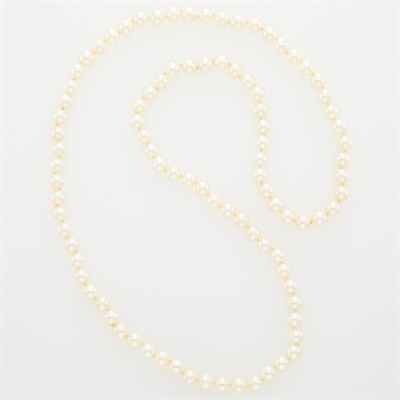 Lot 164 - Long Cultured Pearl Necklace