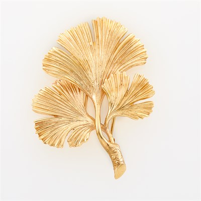 Lot 1120 - Gold Ginkgo Leaf Pin